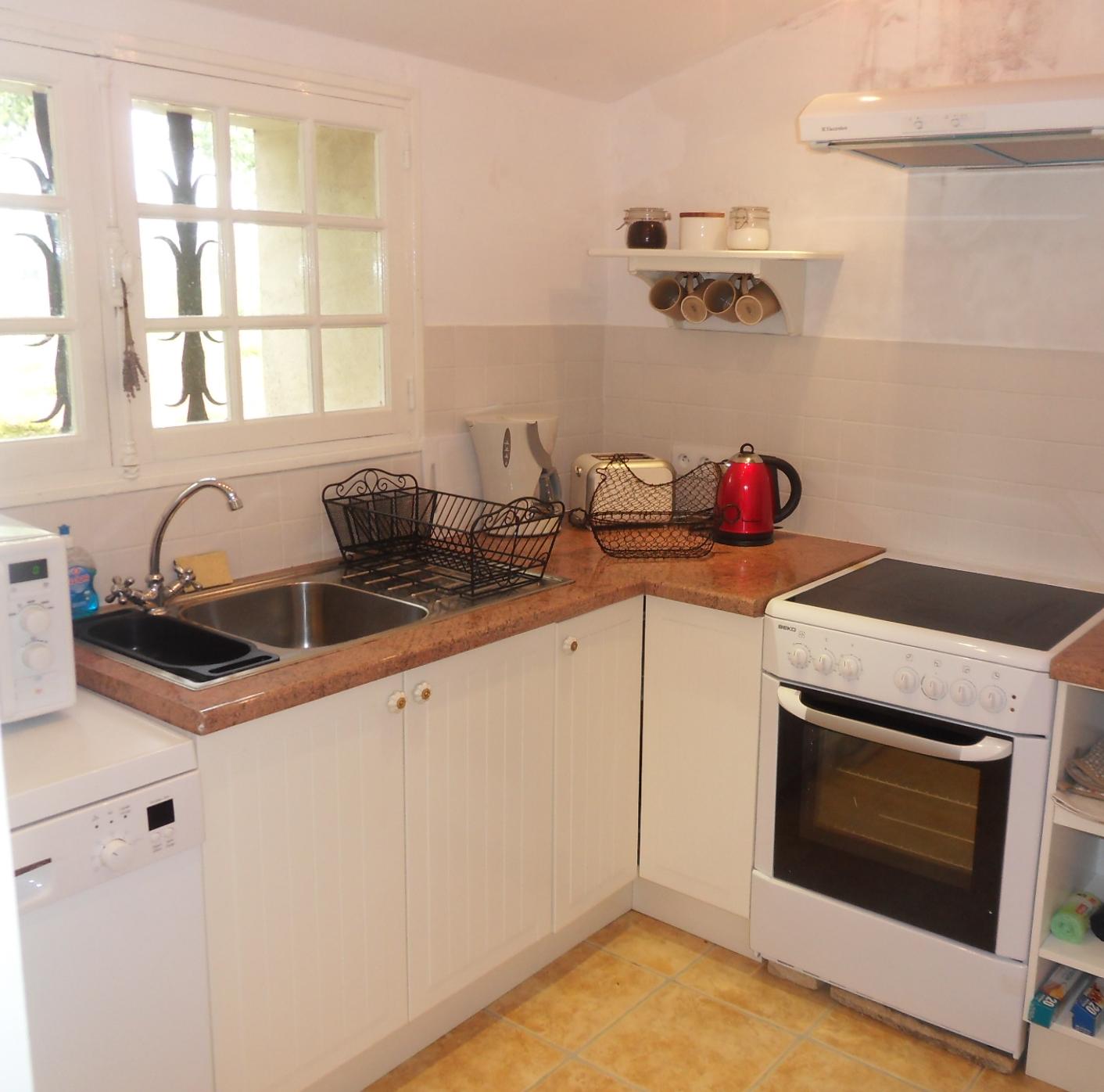 Fully equipped kitchen, with dishwasher