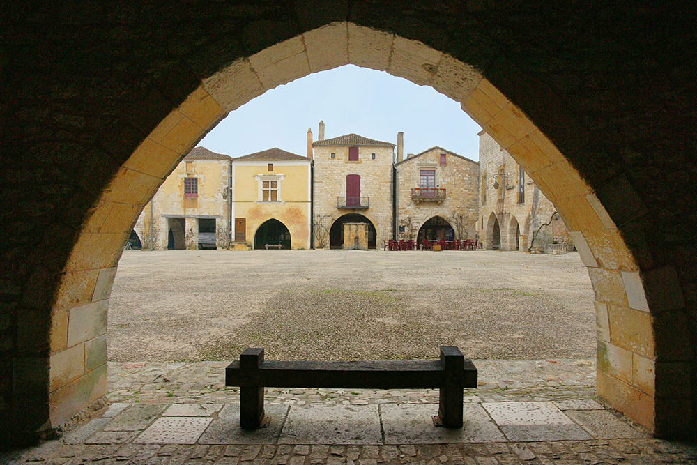 Monpazier's central square, through the arches